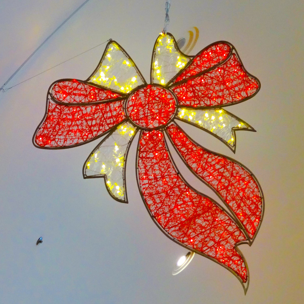 Noeud illuminé "Cronberry" - leds blanc chaud et rouge - 155 x 115 cm - 24V